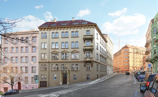 V šestipodlažním rohovém domě bude rozmístěno 18 komfortních bytů o velikostech až 160 m2 Jednotlivé bytové jednotky budou prodávány ve stavu „white walls“, tedy ve stádiu hrubé stavby