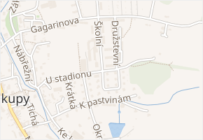 U stadionu v obci Zákupy - mapa ulice