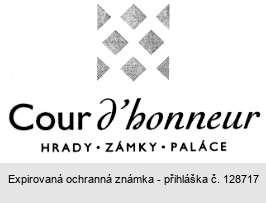 Cour d'honneur HRADY ZÁMKY PALÁCE