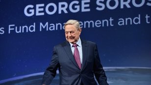 Pozoruhodn pbh George Sorose: Kritik Trumpa, kter destky let porel Buffetta
