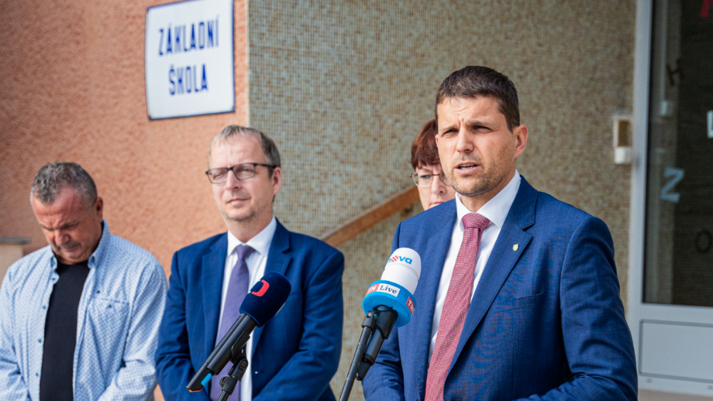 Ministr ivotnho prosted Per Hladk pedstavil v Plzni dotace na energetick spory veejnch budov z Operanho programu ivotn prosted 