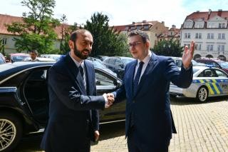 Ministr Lipavsk jednal s armnskm ministrem zahrani o bezpenostn situaci na Jinm Kavkazu 