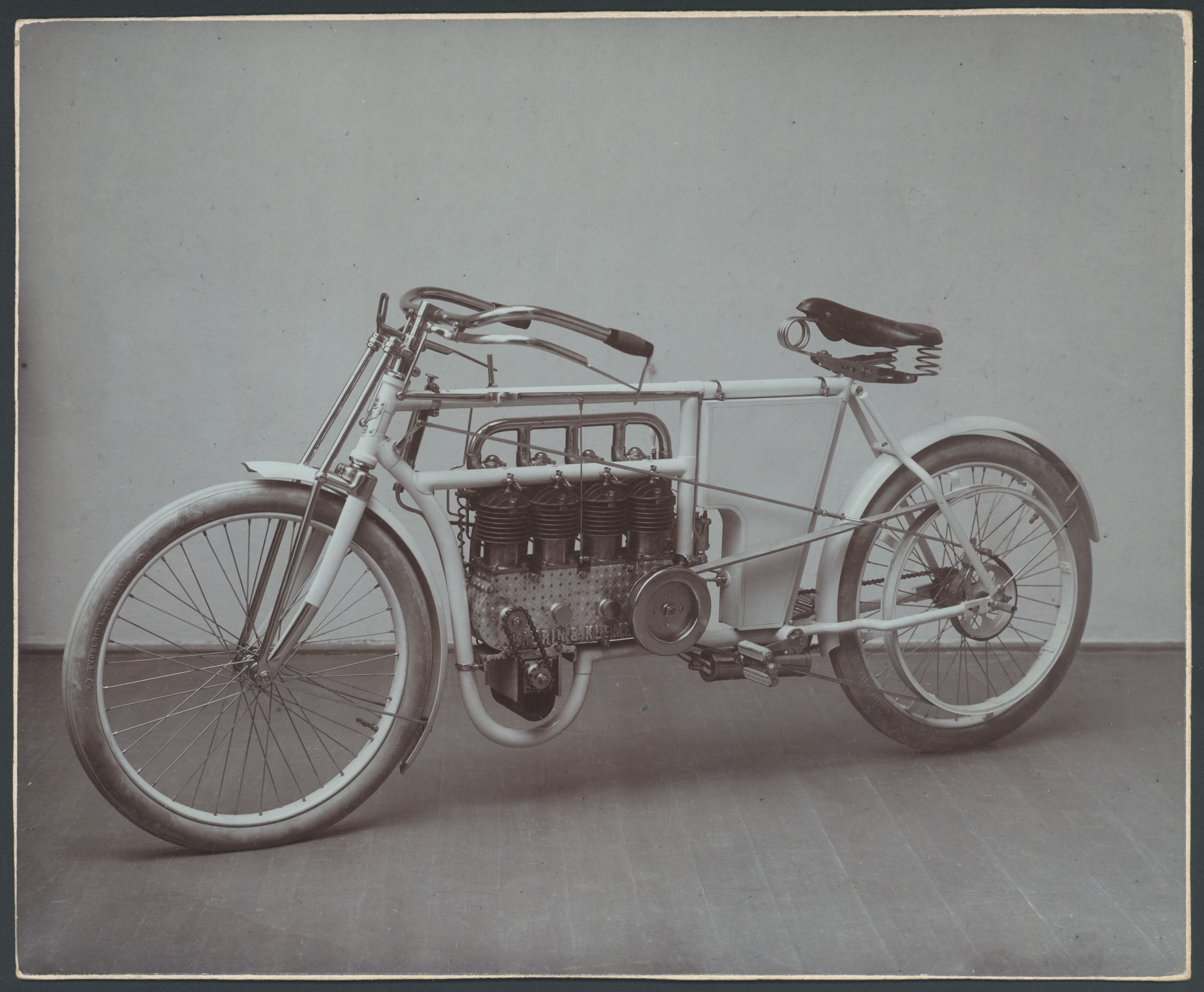 1904, tyvlcov motocykl L&K CCCC