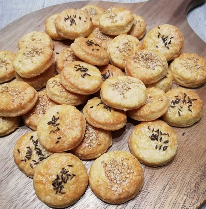 Recept na slané vánoční cukroví se sýrem Špaldová hladká mouka má jemně oříškovou chuť