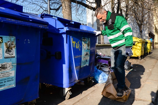 Doklid odpadk (fotografie: M. Pecuch)