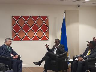 Jednn s rwandskm ministrem zahraninch vc Vincentem Birutou. 