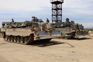 Vyproovac tanky Bffel jsou ureny k rychl technick pomoci a opravm obrnn techniky v polnch podmnkch zejmna tank Leopard 2.
