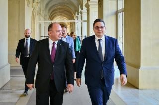 Ministr Lipavsk jednal s rumunskm protjkem o rusk agresi i o vstupu Rumunska do Schengenu