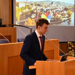 V kruhovm sle Zastupitelstva Jihoeskho kraje se dnes konalo ustavujcho zasedn Jihoeskho studentskho parlamentu. 