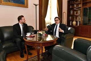 Ministr J. Lipavsk jedn se svm litevskm protjkem G. Landsbergisem
