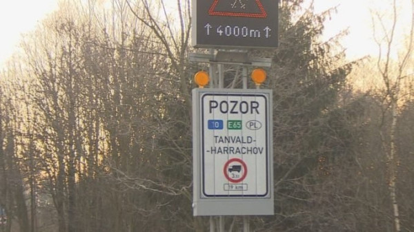 Silnice smrem na Harrachov bude od ptku 24. listopadu uzavena pro vozidla nad 3,5 tuny