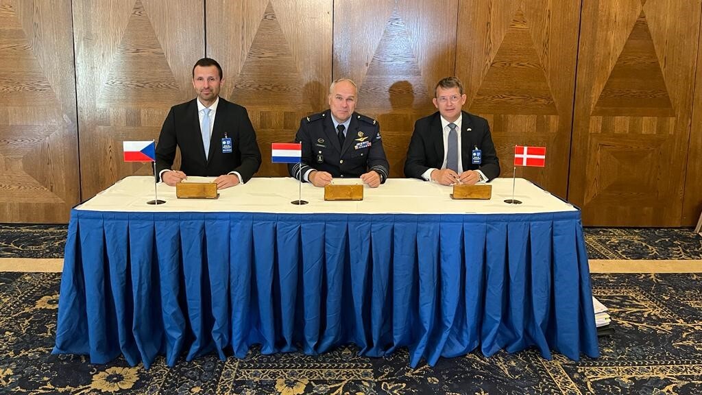 R, Dnsko a Nizozemsko podepsaly v Ramsteinu dohodu k dodvkm zbran na Ukrajinu