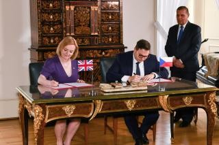 Ministi zahrani eska a Velk Britnie podepsali memorandum o budouc spoluprci