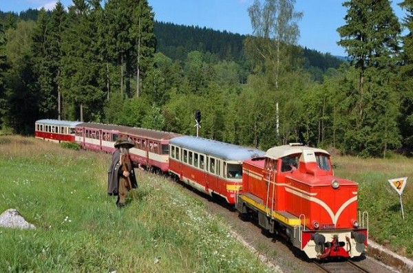 Libereck kraj se rozhodl zasmluvnit tradin nostalgick jzdy na eleznici. Volnoasov sdruen se dokaj stabilnho financovn