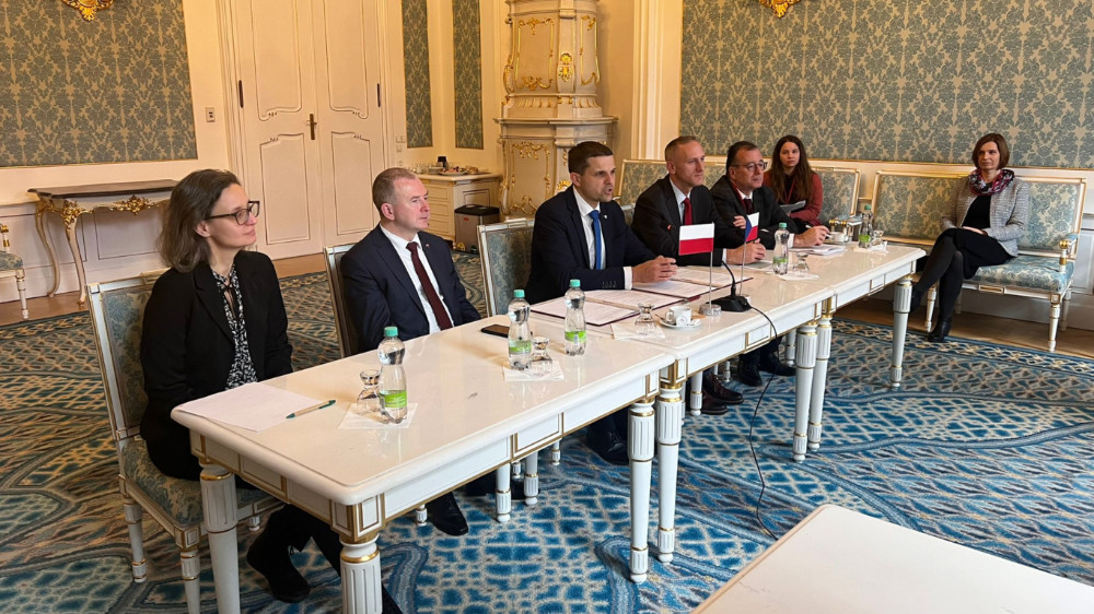 Ministi ivotnho prosted esk republiky a Polska podepsali deklaraci o boji proti peshraninmu zneitn ovzdu