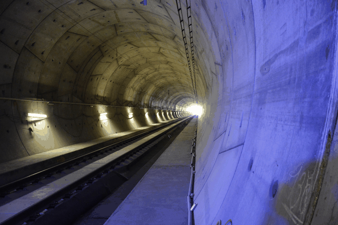 Sprva eleznic otestovala rychlost 200 km/h v Ejpovickm tunelu 