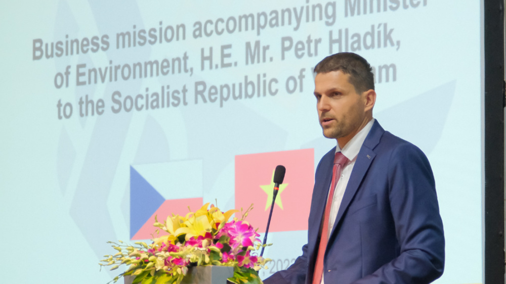 Ministr ivotnho prosted Petr Hladk navtvil s podnikateli Vietnam a Gruzii