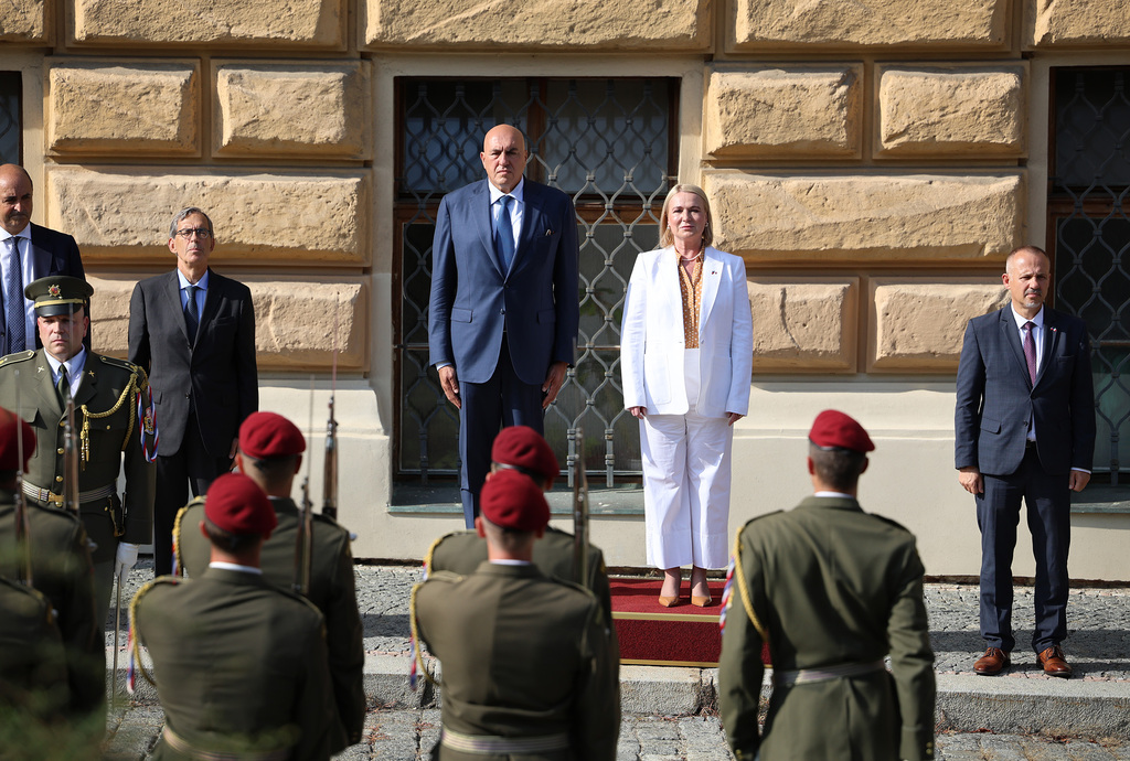 Ministryn obrany Jana ernochov jednala s ministrem obrany Itlie Guido Crosettem