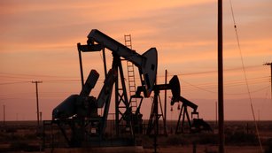 Gundlach: Jak by asi mohly rst ceny ropy?