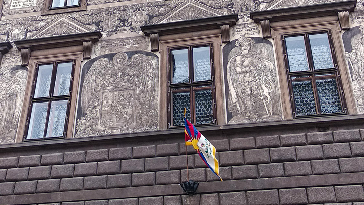 Tibetsk vlajka na plzesk radnici (foto: M. Pecuch)
