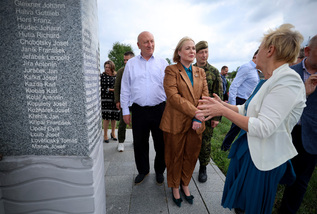 Ministryn obrany ernochov navtvila Ukrajinu, uctila padl z 1. i 2. svtov vlky