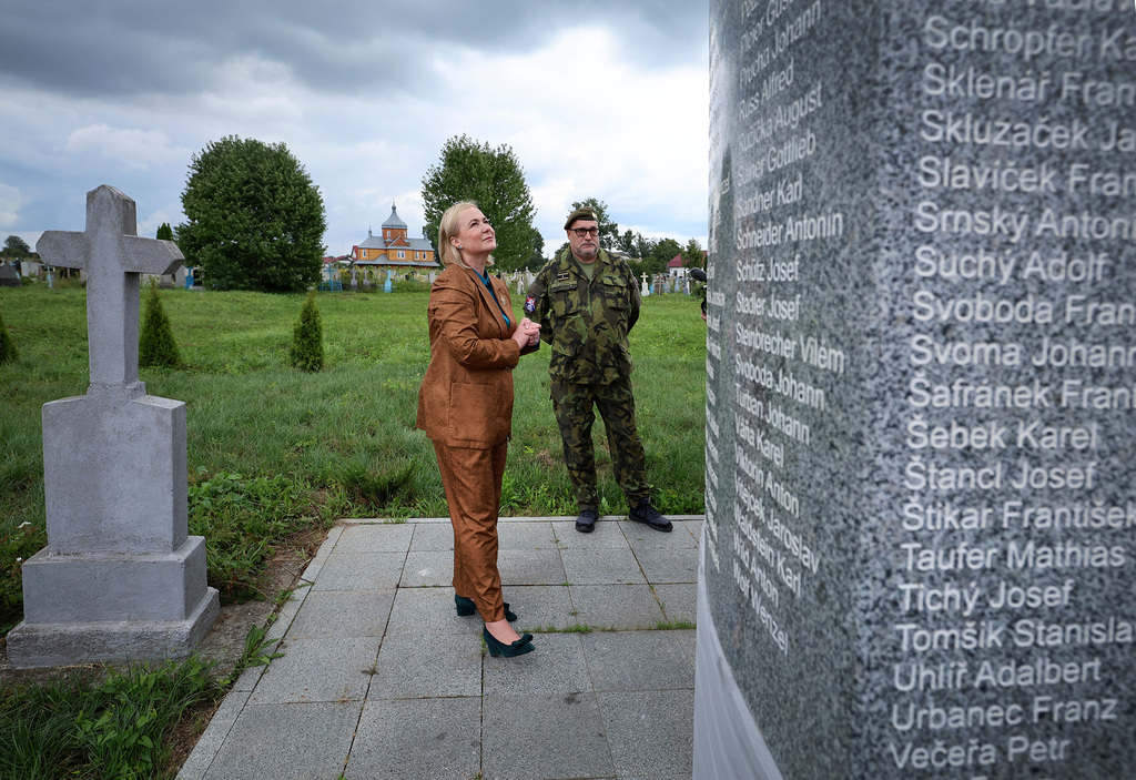 Ministryn obrany ernochov navtvila Ukrajinu, uctila padl z 1. i 2. svtov vlky