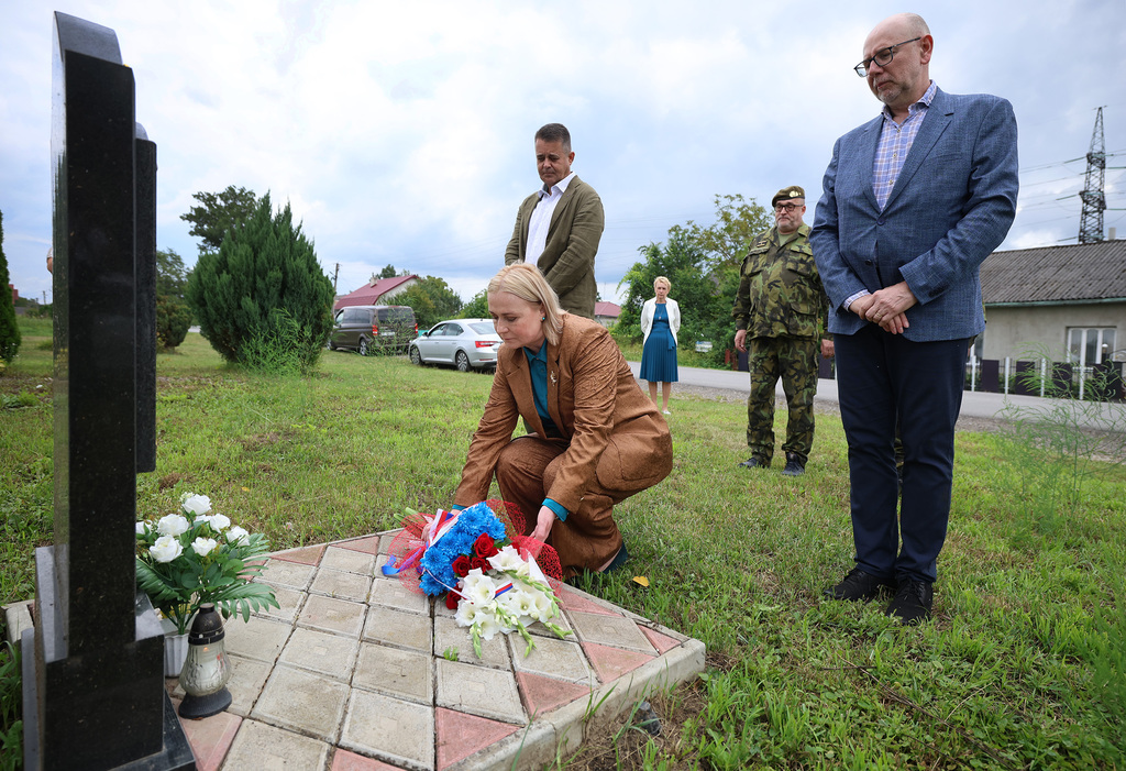 Ministryn obrany ernochov navtvila Ukrajinu, uctila padl z 1. i 2. svtov vlky