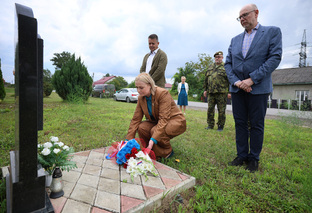 Ministryn obrany ernochov navtvila Ukrajinu, uctila padl z 1. i 2. svtov vlky