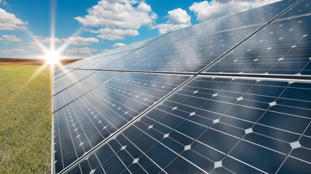 Dal miliardy korun z Modernizanho fondu jdou na fotovoltaiky pro vlastn spotebu. Prmyslu, zemdlstv i obcm usnadn cestu k udriteln energii ze slunce