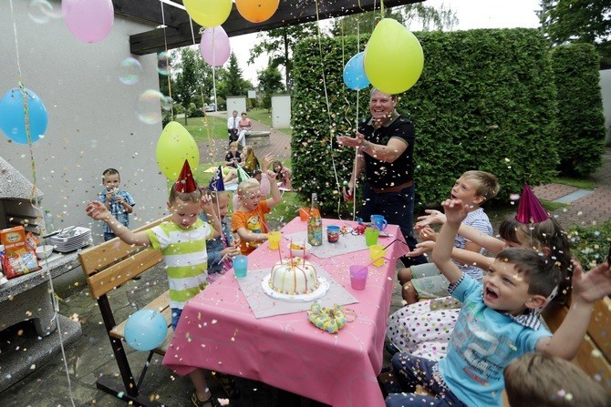 I dětská zahradní párty může být s ubrusem