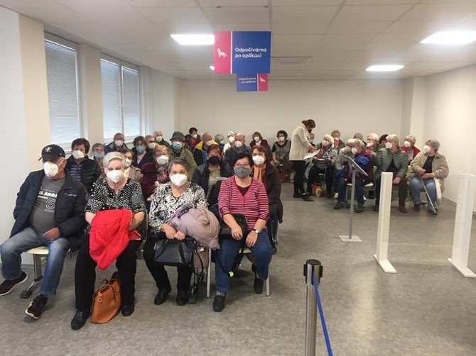 Posilující dávku očkování proti covidu-19 dostali klienti domů s pečovatelskou službou v Plzni