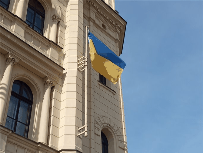 Ukrajinsk vlajka na mladoboleslavskm magistrtu