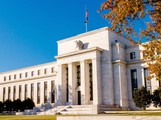 Fed poprv od roku 2018 zvil rokov sazby