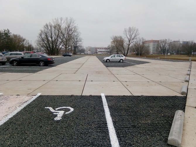 Spolen postup kraje a mst na Hradecku pome vstavb parkovit u fakultn nemocnice