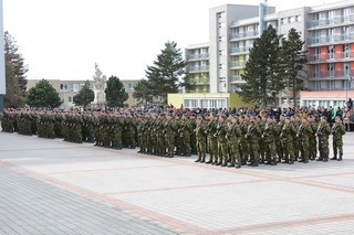 Ve Vyškově složilo slavnostní vojenskou přísahu přes 200 nových rekrutů 