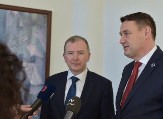 Libereck kraj navtvil nov polsk velvyslanec Gniazdowski. Zajmal se o Turw i o most pes Trojmez