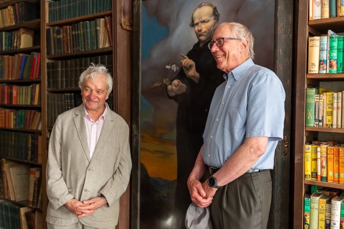 Dritel Nobelovy ceny Paul Nurse a Thomas R. Cech v augustininskm opatstv. 