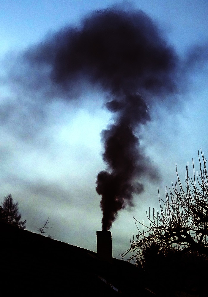 Kouřící komín - topení na pevná paliva