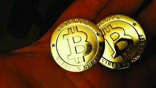 Zlato vs. bitcoin: Kter pstav je bezpenj v jak krizi?