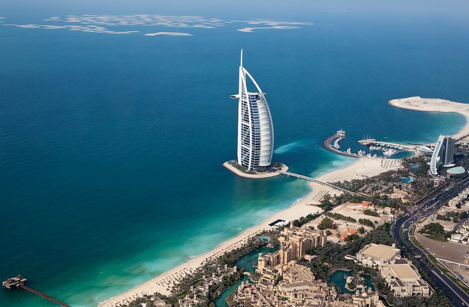 Dubaj je jedno z nejmodernějších měst na světě Turisty také láká mimo jiné na úžasné a různorodé pláže