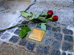 V Plzni pipomn obti holocaustu 20 novch kamen zmizelch, takzvanch Stolpersteine