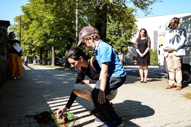 V Plzni pipomn obti holocaustu 20 novch kamen zmizelch (foto: M. Pecuch)