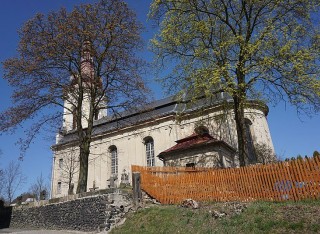 Na opravu fasdy ve kostela ve Volfarticch vnuje kraj 700 tisc korun 
