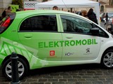 elektromobily ilustrace