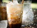 Letní vzpruhou může být speciální ledová káva