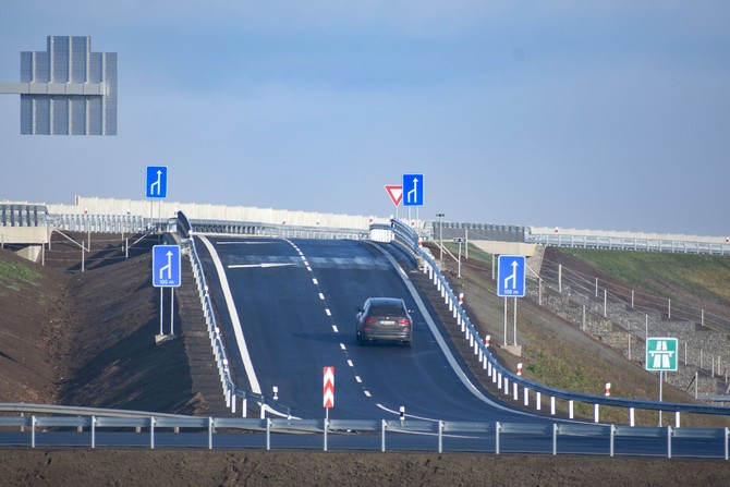Nový úsek dálnice D11 z Hradce do Jaroměře uleví přetížené silnici I/33