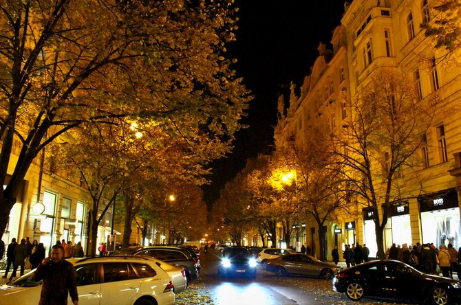 Prahu reprezentuje Pařížská ulice s 2 800 chodci za hodinu
