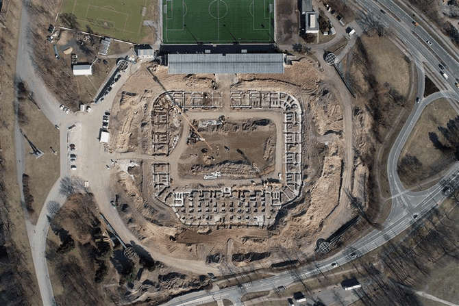 Stavba multifunknho fotbalovho stadionu v Hradci Krlov - bezen 2022.