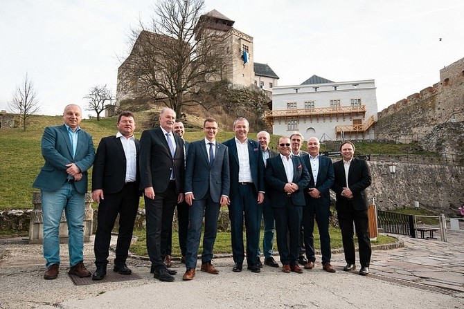 Jednn krajsk delegace v Trenn: nov cyklostezky, obnova vlakovch spoj i spoluprce zchrann sluby
