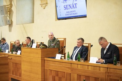 Zleva: Helena Sovkov, Roman Janto, Zoltn Bubenk, Libor Vaina, Roman Kraus, Karel ernoch